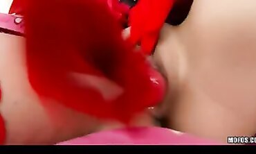 Blonde Domme Teen Masturbates In Homemade Reality Video