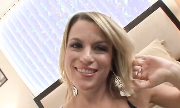 Kodi Gamble Is One Scorching Auntie And Bangable