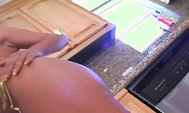 Mia Bangg Honeypot Pulverized By A Lovely Light Skinned Ebony Stud