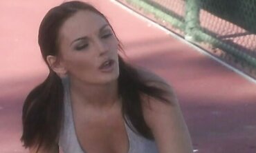 Dark-Haired Venus Laid Outdoors With Spunk On Her Culo