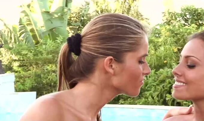 2 Model Luxurious Honies Improvise And Use Bananas As Fake Penises!
