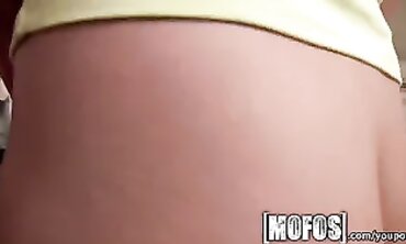 Bae Slender Jade Gives Her Boyfriend a Natural Blowjob