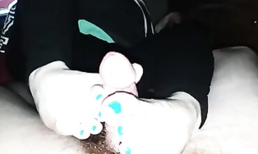 POV Footjob: Her Toes Make You Cum Fast