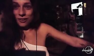 Venusss Celebrity: Orgasmo Solo no Avião