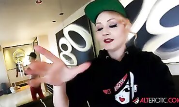 Tattooed Blonde Arielle Aquinas Solo Masturbates With Vibrator During Lockdown