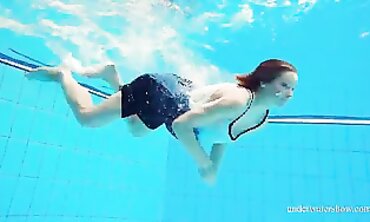 Underwater Mermaids: Siren's Lair #1 Special Footage with Avanna