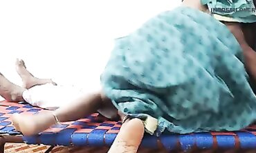 पति-पत्नी का गाँव में मुखमैथुन और चूदने का मज़ा