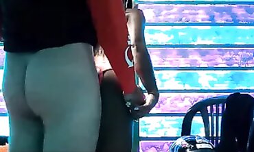 Latina Brunette Experimenta Gangbang Anal com Massagista