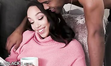 Alexis Tae: Supah Super-Sexy Girlfriend