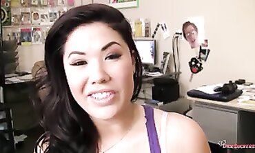 POV: London Keyes Gives an Amazing Blowjob