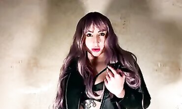 Sultry Rocker Joy Plays With Vibrator And Toys