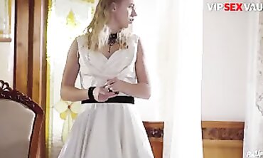 Violette Pink: Sensual Czech Blonde Erotic Encounter