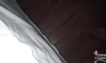 Mientras todos están dormiidos aprovecho para entrar a la habitación de mi