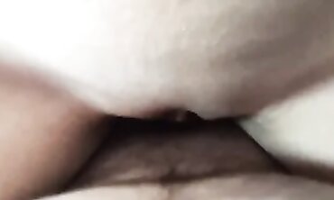 Bombshell Gets Plugged in a Cock-Squeezing Fuckbox
