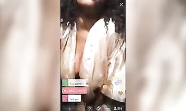 Bombshell Teases With Huge Boobs On Periscope