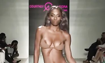 Steamy African Model Shows Off Huge Tits and Booty