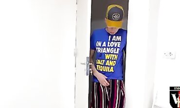 Socando a rola na prima