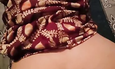 Jwan padosan nhi manti roj chudwati he