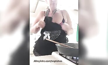 Tmptshn's Curvy Cooking Session