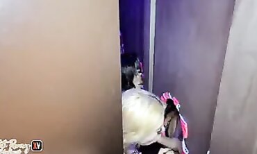 Yo y mis dos novias en un trío caliente con oral y creampie