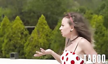 Petite Gisha Arina Rite in a Hardcore Amateur Threesome