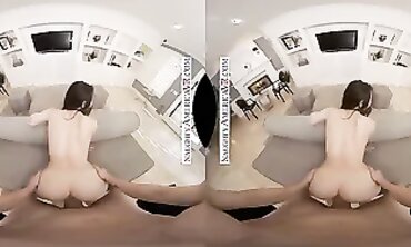 Liz Jordan Mansion-Sits for Her Next-Door Neighbor