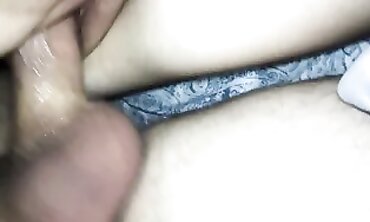 Milf Mommy Takes a Giant Creampie from Daddy