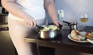 Russian MILF in Nylon Pantyhose: Food Play and Bondage