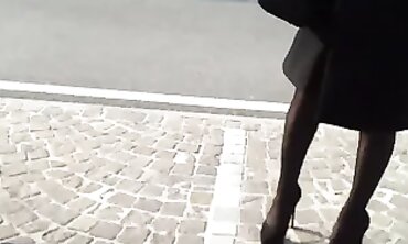 Rieccomi: Milf Bionda in Pubblico