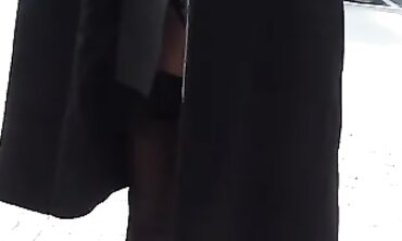 Rieccomi: Milf Bionda in Pubblico