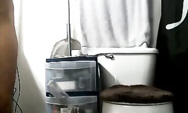 Solo Webcam Babe Masturbates With Toys