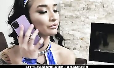 Queen Kitana Cosplay Ebony Babe Completes Liu Kang With Slit Fatality