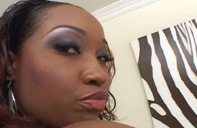 Angel Eyes Knows How To Use Her Anus