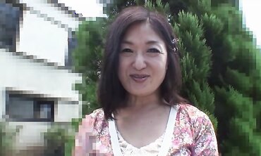 Sexy Chinese brown-haired Chiyo Yamabe opens up her wooly slingshot in front of BOYFRIEND