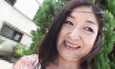 Sexy Chinese brown-haired Chiyo Yamabe opens up her wooly slingshot in front of BOYFRIEND