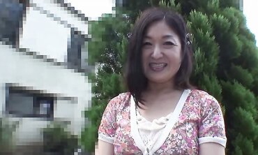 Sexy Chinese brown-haired Chiyo Yamabe opens up her wooly slingshot in front of BOYFRIEND