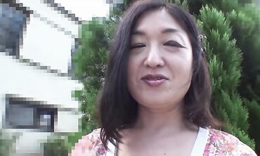 Sexy Chinese brown-haired Chiyo Yamabe opens up her wooly slingshot in front of BOYFRIEND
