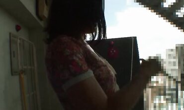 Sexy Chinese brown-haired Chiyo Yamabe opens up her wooly slingshot in front of BOYFRIEND