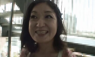 Sexy Chinese brown-haired Chiyo Yamabe opens up her wooly slingshot in front of BOYFRIEND
