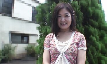 Sexy Chinese brown-haired Chiyo Yamabe opens up her wooly slingshot in front of BOYFRIEND