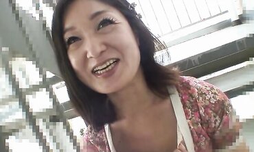 Sexy Chinese brown-haired Chiyo Yamabe opens up her wooly slingshot in front of BOYFRIEND