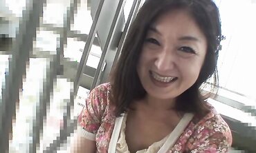 Sexy Chinese brown-haired Chiyo Yamabe opens up her wooly slingshot in front of BOYFRIEND