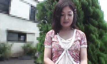 Sexy Chinese brown-haired Chiyo Yamabe opens up her wooly slingshot in front of BOYFRIEND