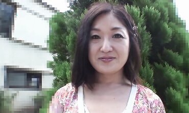 Sexy Chinese brown-haired Chiyo Yamabe opens up her wooly slingshot in front of BOYFRIEND
