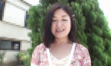 Sexy Chinese brown-haired Chiyo Yamabe opens up her wooly slingshot in front of BOYFRIEND