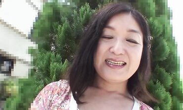 Sexy Chinese brown-haired Chiyo Yamabe opens up her wooly slingshot in front of BOYFRIEND