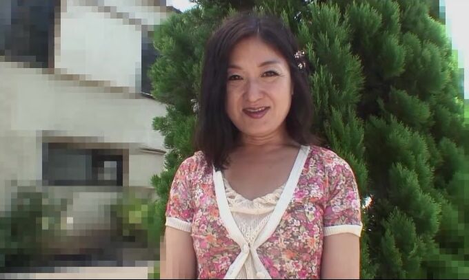 Sexy Chinese brown-haired Chiyo Yamabe opens up her wooly slingshot in front of BOYFRIEND