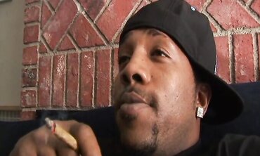 Suga Chocolate-Colored Gives Her Pussy For A Blunt