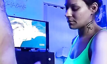 Amateur Wisconsin MILF Mom Gets Facial Cumshot
