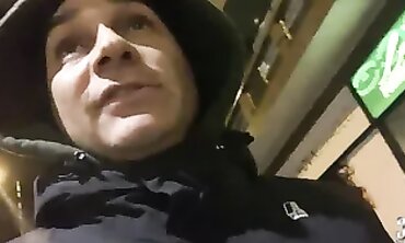 Alexis Crystal si fa fare un pompino dall'amica in POV